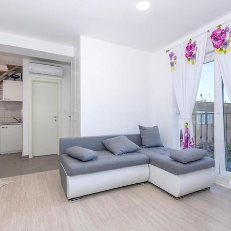 Gorgeous Apartment In Omis With Kitchen Exterior photo